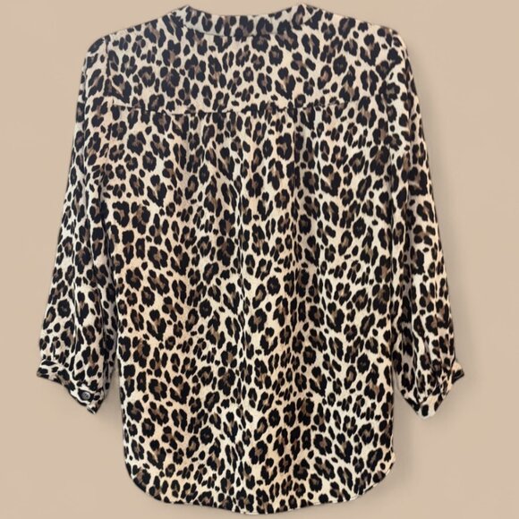 Vince Camuto Leopard Print V-Neck Blouse Size Small - Picture 3 of 9